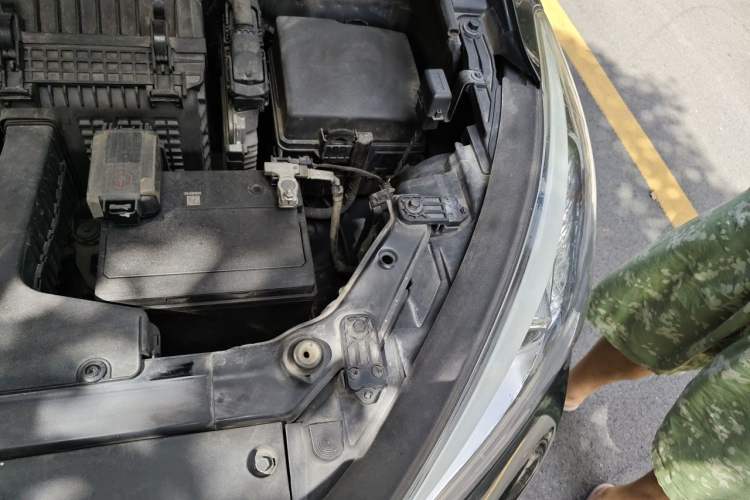 Used Hyundai Santa Fe 2015 2.0T Automatic 4x4 Smart 7-Seater Engine Bay Left