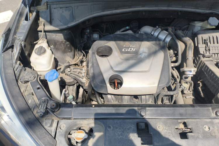 Used Hyundai Santa Fe 2015 2.0T Automatic 4x4 Smart 7-Seater Engine Bay Right