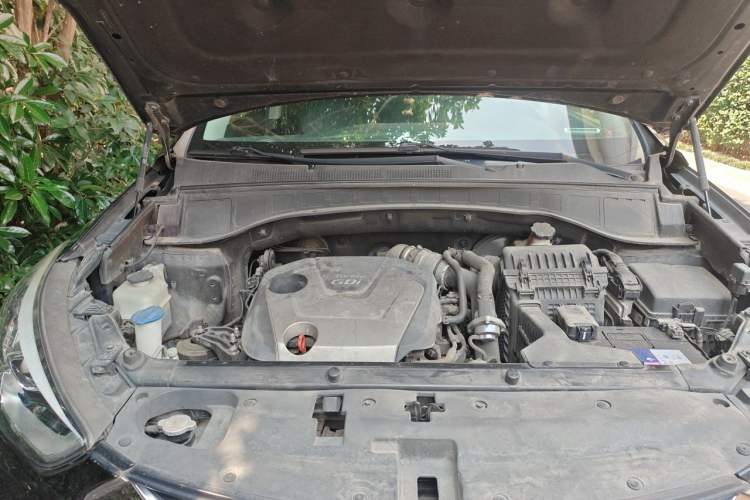 Used Hyundai Santa Fe 2015 2.0T Automatic 4x4 Smart 7-Seater Engine Bay Right