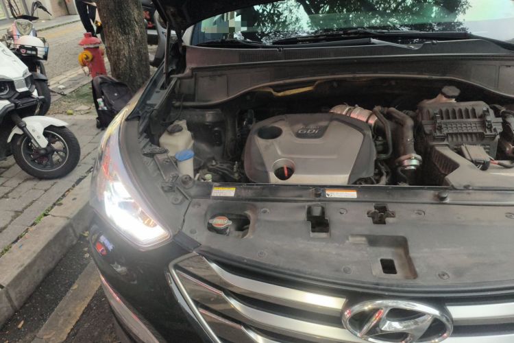 Used Hyundai Santa Fe 2015 2.0T Automatic 4x4 Smart 7-Seater Engine Bay Right