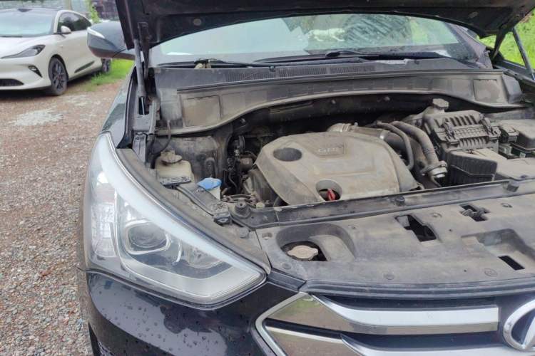 Used Hyundai Santa Fe 2015 2.0T Automatic 4x4 Smart 7-Seater Engine Bay Right