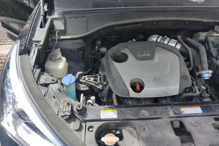 Used Hyundai Santa Fe 2015 2.0T Automatic 4x4 Smart 7-Seater Engine Bay Right
