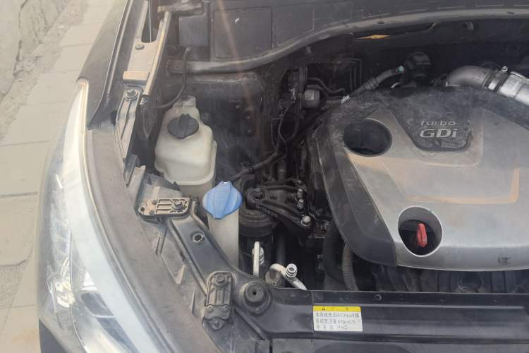 Used Hyundai Santa Fe 2015 2.0T Automatic All-Wheel Drive Smart Version 5 Seats Engine Bay Right