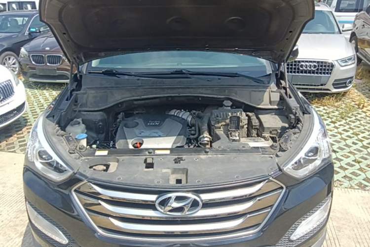 Used Hyundai Santa Fe 2015 2.0T Automatic All-Wheel Drive Smart Version 5 Seats Engine Bay