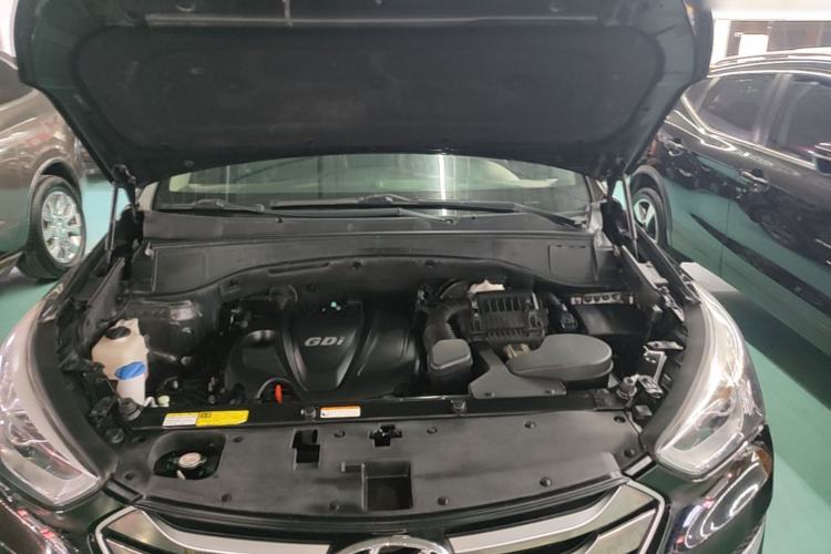 Used Hyundai Santa Fe 2015 2.4L Automatic Two-Wheel Drive Smart Version 5 Seats Engine Bay