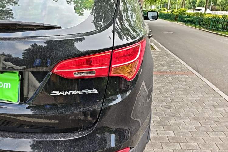 Used Hyundai Santa Fe 2015 2.4L Automatic Two-Wheel Drive Comfort Edition 5 Seats Exterior 3
