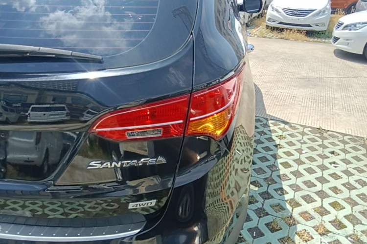 Used Hyundai Santa Fe 2015 2.0T Automatic All-Wheel Drive Smart Version 5 Seats Exterior 3