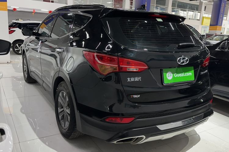 Used Hyundai Santa Fe 2015 2.0T Automatic Two-Wheel Drive Smart Version 5 Seats Exterior 5