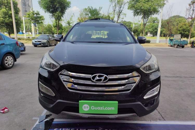 Used Hyundai Santa Fe 2015 2.4L Automatic Two-Wheel Drive Smart Version 5 Seats Front