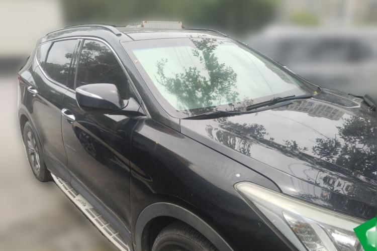 Used Hyundai Santa Fe 2015 2.0T Automatic All-Wheel Drive Smart Version 5 Seats Front Right 45 Deg
