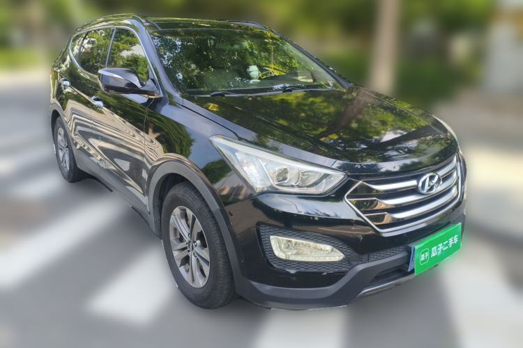 Used Hyundai Santa Fe 2015 2.0T Automatic 4x4 Smart 7-Seater Front Right 45 Deg