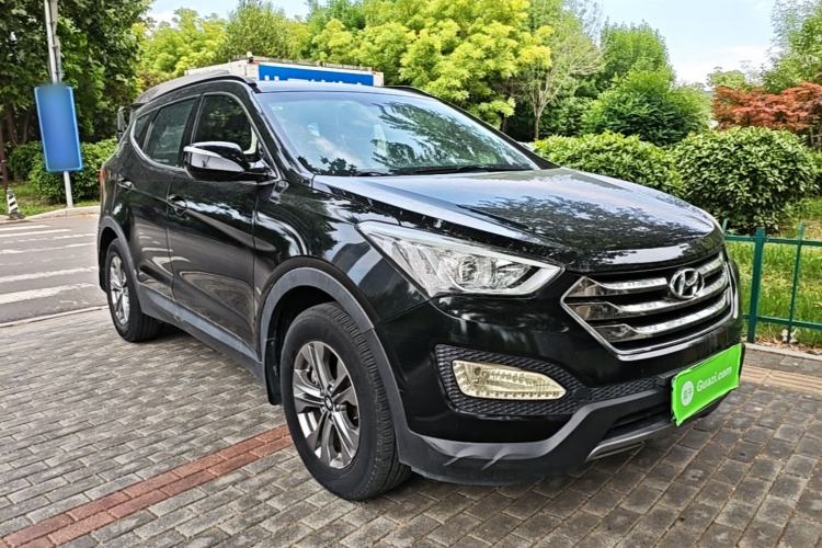 Used Hyundai Santa Fe 2015 2.4L Automatic Two-Wheel Drive Comfort Edition 5 Seats Front Right 45 Deg