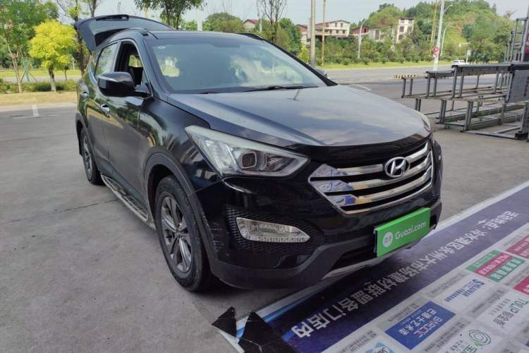 Used Hyundai Santa Fe 2015 2.4L Automatic Two-Wheel Drive Smart Version 5 Seats Front Right 45 Deg