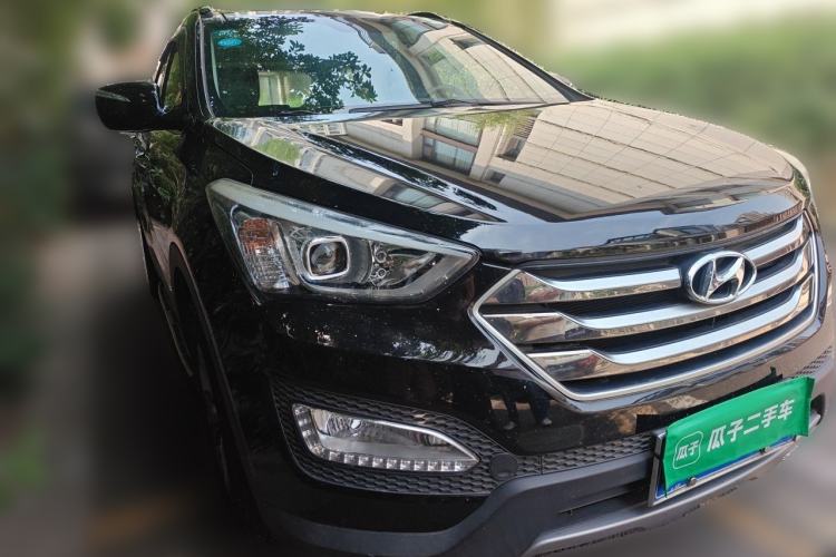 Used Hyundai Santa Fe 2015 2.0T Automatic 4x4 Smart 7-Seater Front Right 45 Deg
