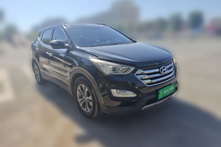 Used Hyundai Santa Fe 2015 2.0T Automatic Two-Wheel Drive Smart Version 5 Seats Front Right 45 Deg