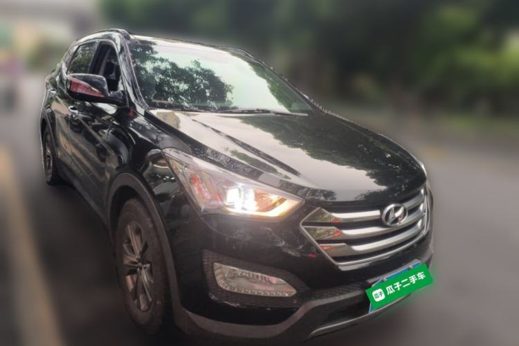 Used Hyundai Santa Fe 2015 2.0T Automatic 4x4 Smart 7-Seater Front Right 45 Deg