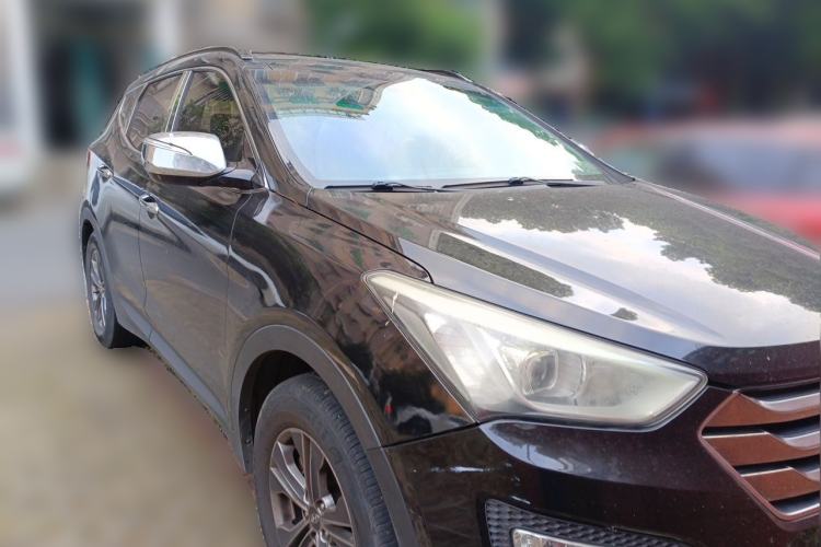 Used Hyundai Santa Fe 2015 2.0T Automatic Two-Wheel Drive Smart Version 5 Seats Front Right 45 Deg