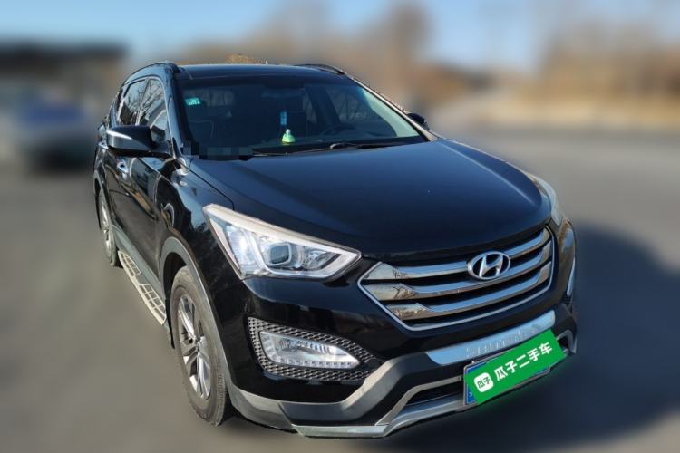 Used Hyundai Santa Fe 2015 2.0T Automatic Two-Wheel Drive Smart Version 5 Seats Front Right 45 Deg
