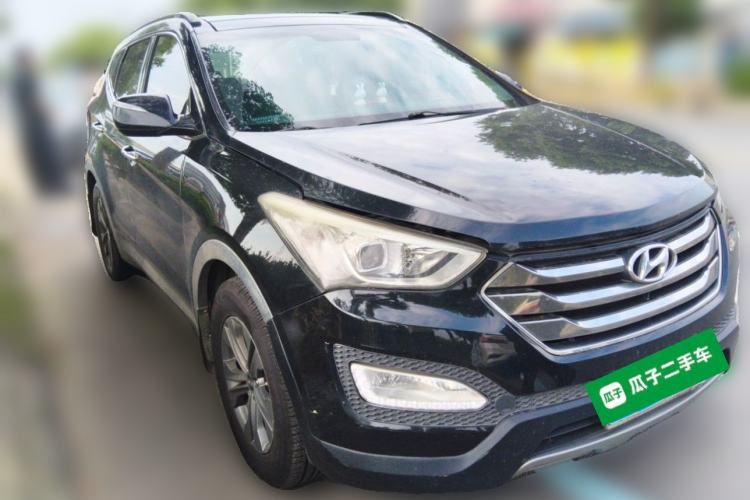 Used Hyundai Santa Fe 2015 2.4L Automatic Two-Wheel Drive Smart Version 5 Seats Front Right 45 Deg