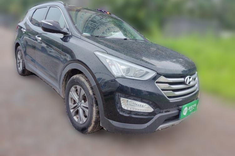 Used Hyundai Santa Fe 2015 2.0T Automatic 4x4 Smart 7-Seater Front Right 45 Deg