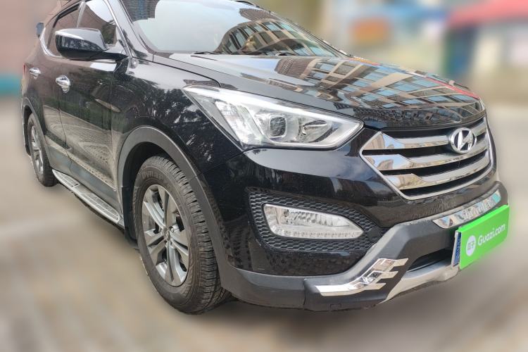 Used Hyundai Santa Fe 2015 2.0T Automatic 4x4 Smart 7-Seater Front Right 45 Deg