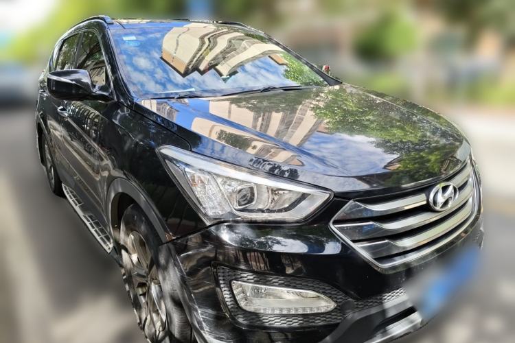 Used Hyundai Santa Fe 2015 2.0T Automatic 4x4 Smart 7-Seater Front Right 45 Deg