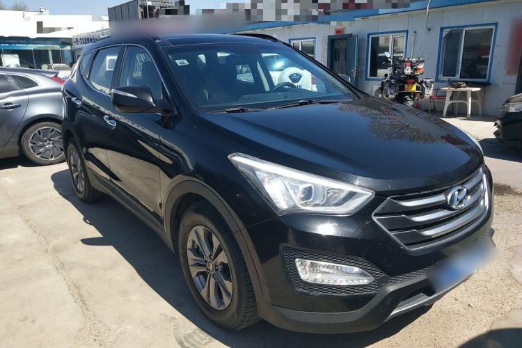 Used Hyundai Santa Fe 2015 2.0T Automatic All-Wheel Drive Smart Version 5 Seats Front Right 45 Deg
