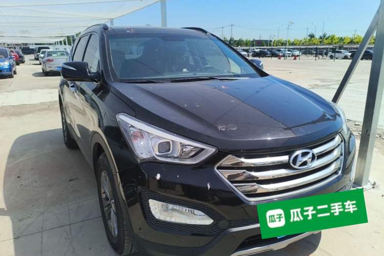 Used Hyundai Santa Fe 2015 2.0T Automatic All-Wheel Drive Smart Version 5 Seats Front Right 45 Deg