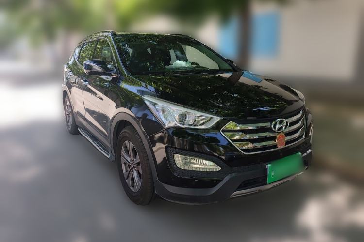 Used Hyundai Santa Fe 2015 2.0T Automatic 4x4 Smart 7-Seater Front Right 45 Deg