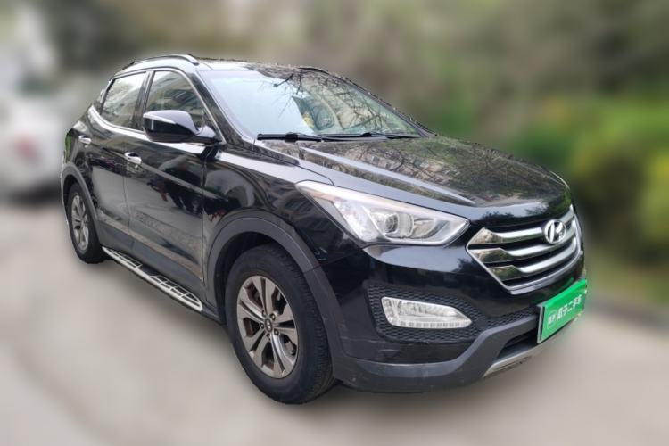 Used Hyundai Santa Fe 2015 2.0T Automatic Two-Wheel Drive Smart Version 5 Seats Front Right 45 Deg