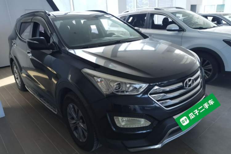 Used Hyundai Santa Fe 2015 2.0T Automatic Two-Wheel Drive Smart Version 5 Seats Front Right 45 Deg
