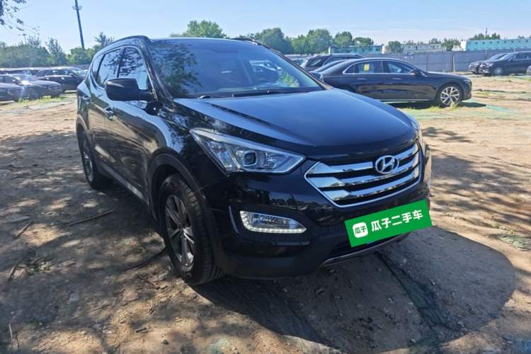 Used Hyundai Santa Fe 2015 2.0T Automatic Two-Wheel Drive Smart Version 5 Seats Front Right 45 Deg