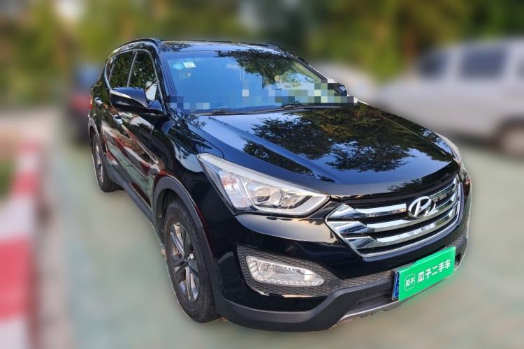 Used Hyundai Santa Fe 2015 2.0T Automatic Two-Wheel Drive Smart Version 5 Seats Front Right 45 Deg