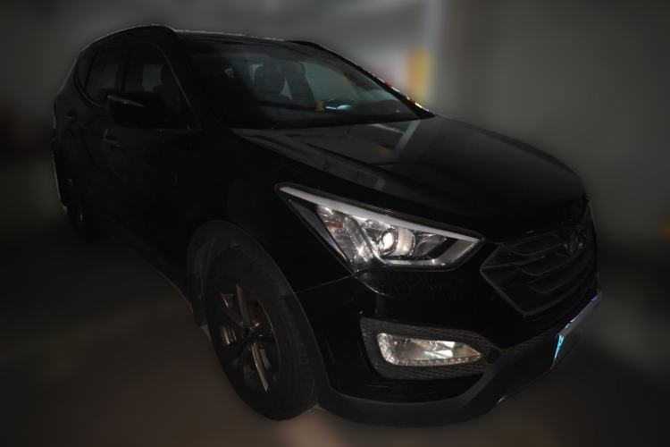 Used Hyundai Santa Fe 2015 2.0T Automatic All-Wheel Drive Smart Version 5 Seats Front Right 45 Deg