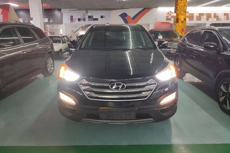 Used Hyundai Santa Fe 2015 2.4L Automatic Two-Wheel Drive Smart Version 5 Seats Front
