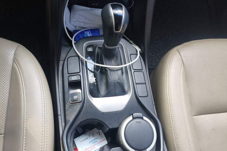 Used Hyundai Santa Fe 2015 2.0T Automatic 4x4 Smart 7-Seater Gear Lever