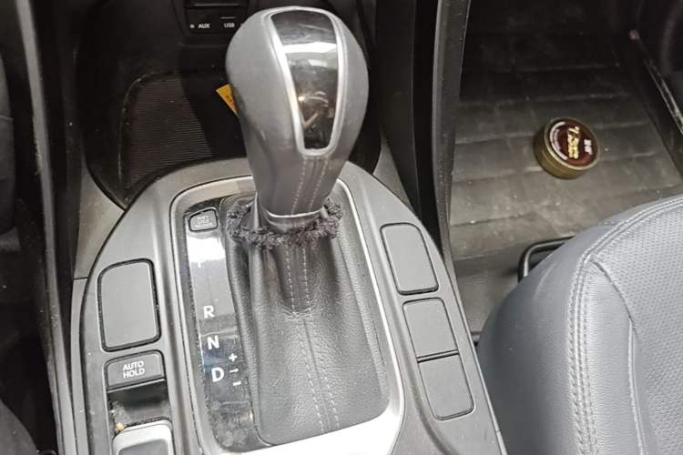 Used Hyundai Santa Fe 2015 2.0T Automatic Two-Wheel Drive Smart Version 5 Seats Gear Lever