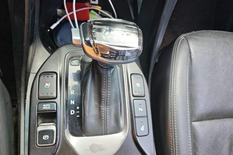 Used Hyundai Santa Fe 2015 2.0T Automatic 4x4 Top-Grade 7-Seater Gear Lever