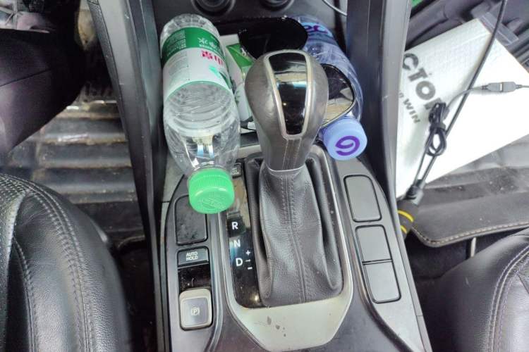 Used Hyundai Santa Fe 2015 2.4L Automatic Two-Wheel Drive Smart Version 5 Seats Gear Lever