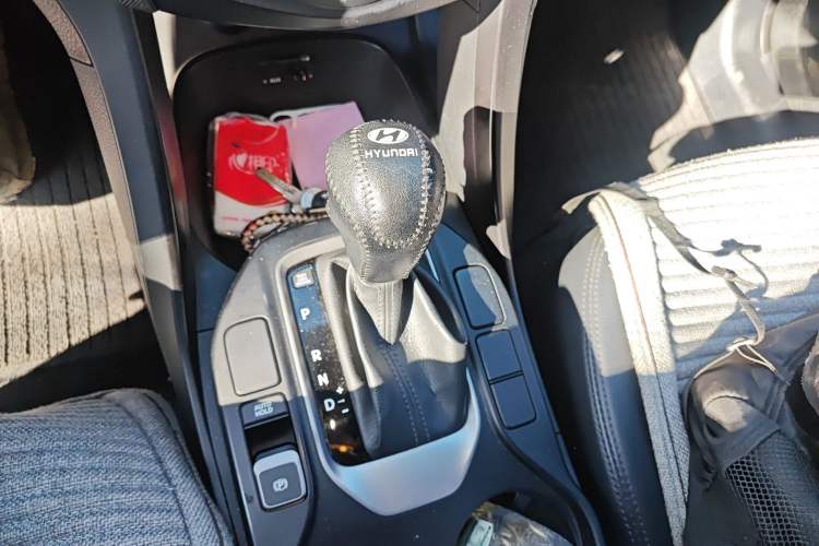 Used Hyundai Santa Fe 2015 2.0T Automatic Two-Wheel Drive Smart Version 5 Seats Gear Lever