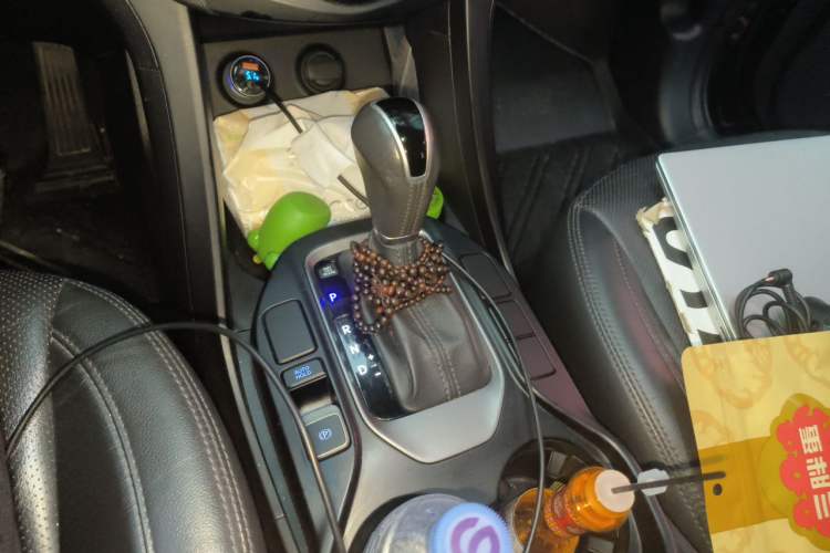 Used Hyundai Santa Fe 2015 2.0T Automatic 4x4 Smart 7-Seater Gear Lever