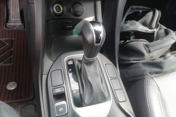 Used Hyundai Santa Fe 2015 2.0T Automatic All-Wheel Drive Smart Version 5 Seats Gear Lever