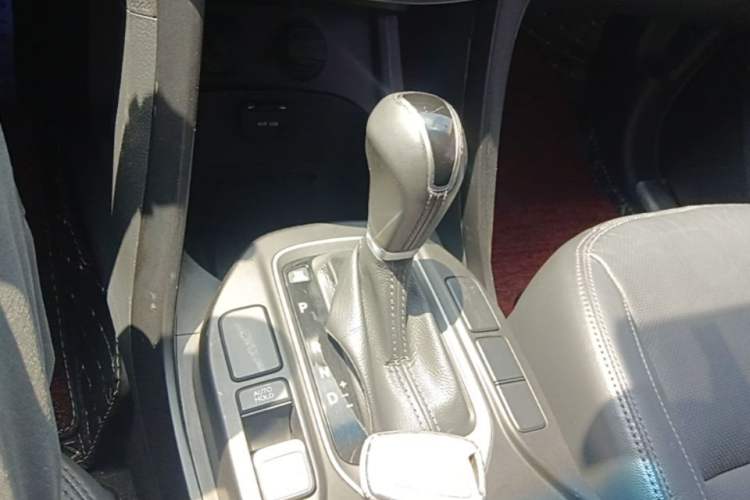 Used Hyundai Santa Fe 2015 2.0T Automatic All-Wheel Drive Smart Version 5 Seats Gear Lever