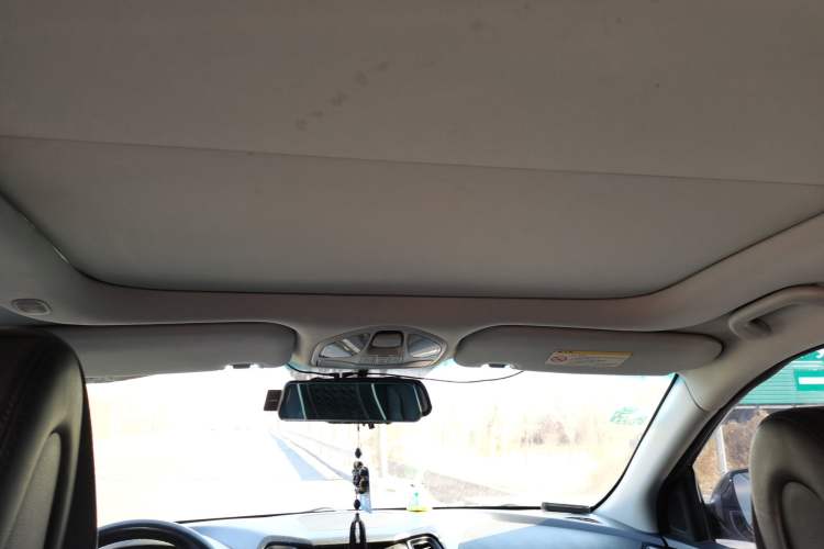 Used Hyundai Santa Fe 2015 2.0T Automatic Two-Wheel Drive Smart Version 5 Seats Headliner