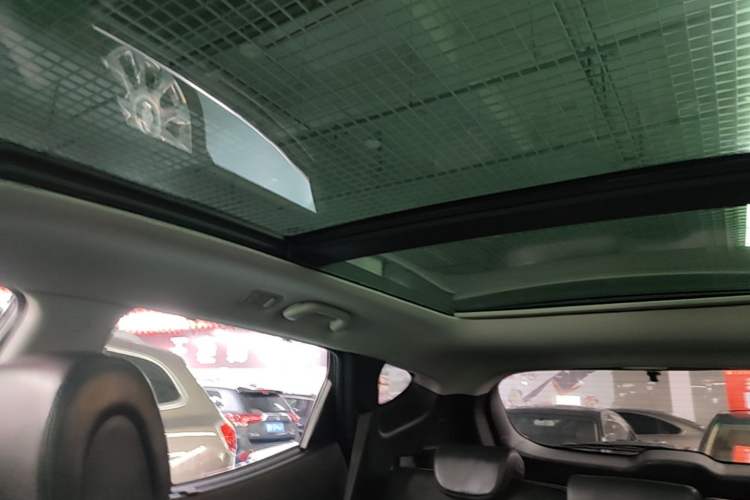 Used Hyundai Santa Fe 2015 2.4L Automatic Two-Wheel Drive Smart Version 5 Seats Headliner