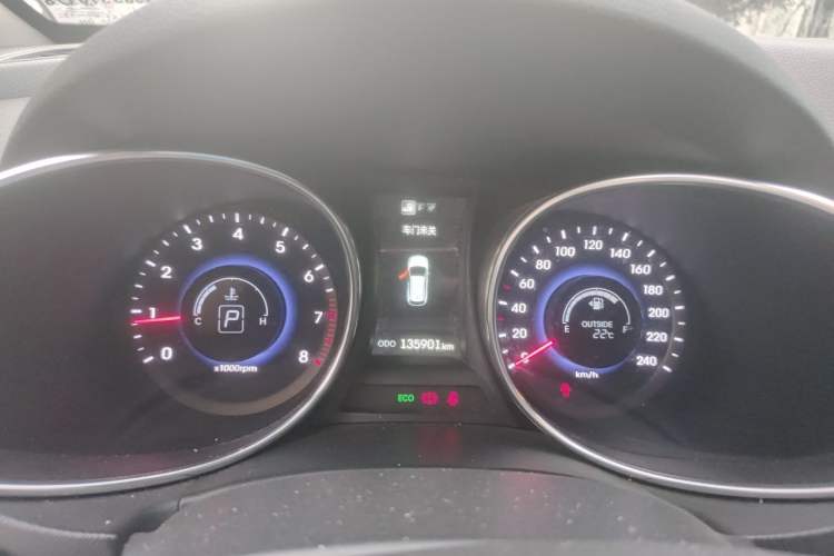 Used Hyundai Santa Fe 2015 2.0T Automatic Two-Wheel Drive Smart Version 5 Seats Instrument Cluster