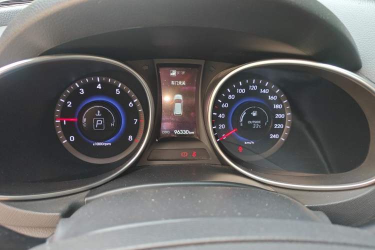 Used Hyundai Santa Fe 2015 2.0T Automatic 4x4 Smart 7-Seater Instrument Cluster