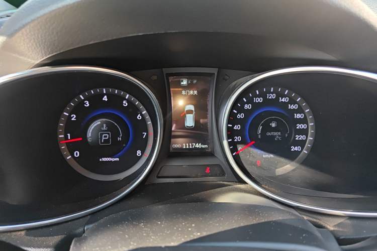 Used Hyundai Santa Fe 2015 2.0T Automatic Two-Wheel Drive Smart Version 5 Seats Instrument Cluster