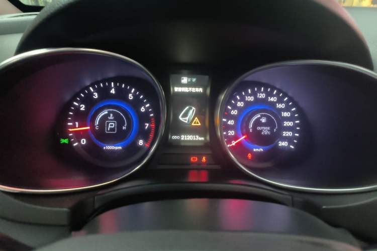 Used Hyundai Santa Fe 2015 2.0T Automatic 4x4 Smart 7-Seater Instrument Cluster