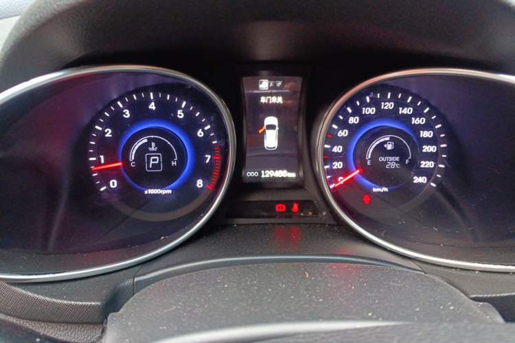 Used Hyundai Santa Fe 2015 2.0T Automatic Two-Wheel Drive Smart Version 5 Seats Instrument Cluster